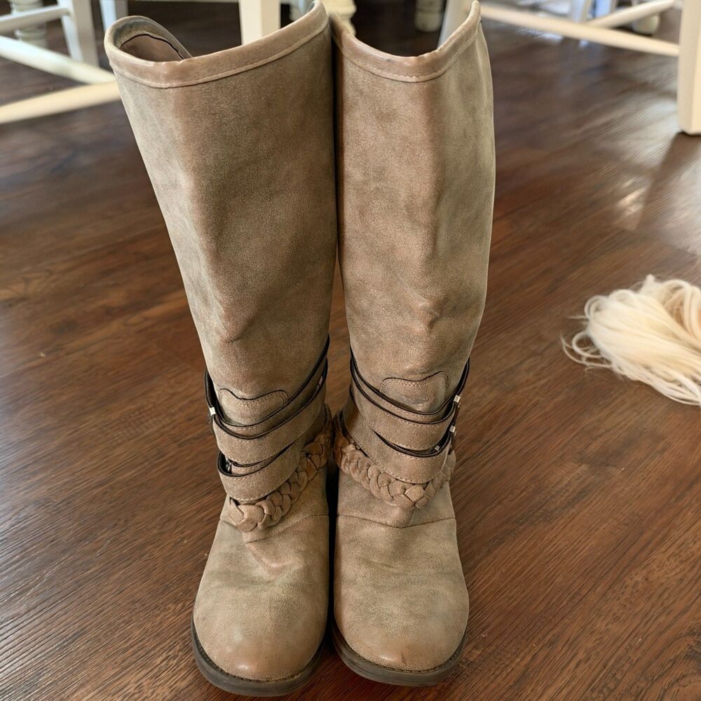 Boots - Picture 4 of 4